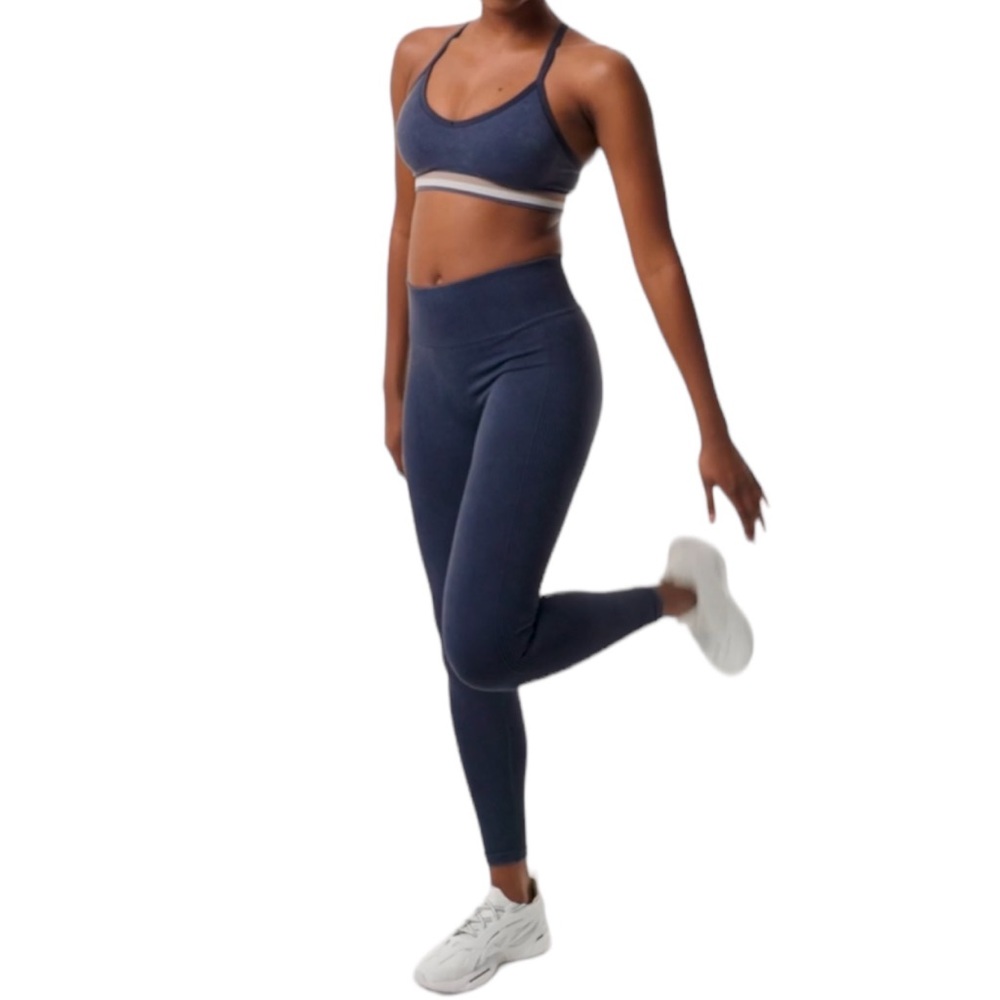Spanx Soft Stretch 2 Piece Leggings and Soft Stretch Seamless Sports Bra SZ M